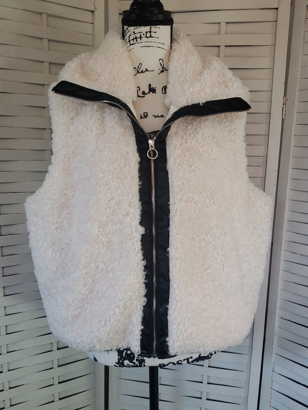 Alison Sheri Women’s Cream Faux Sherpa Zip-Front Vest Size L